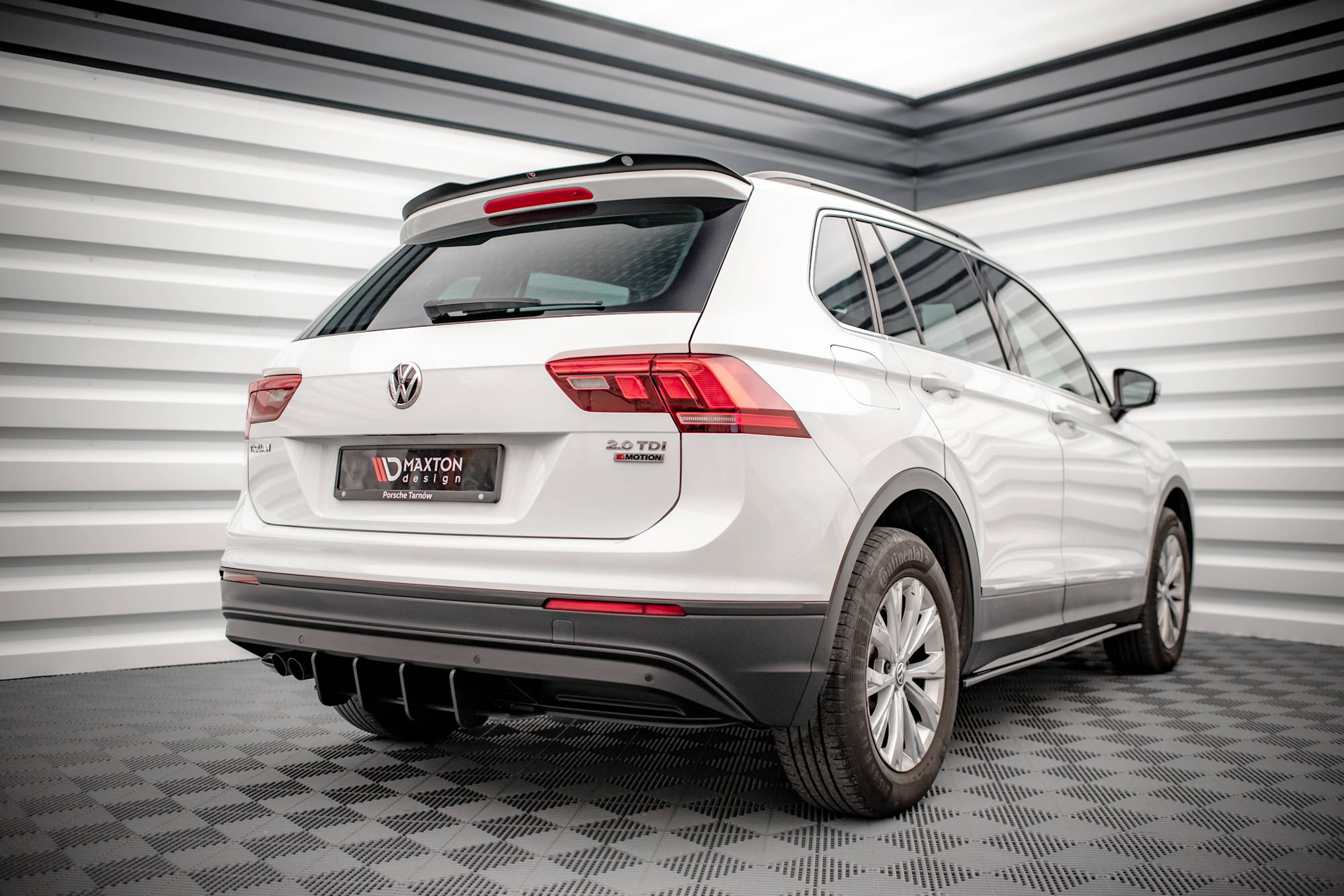 Street Pro Heckschürze Heck Ansatz Diffusor passend für VW Tiguan Mk2 schwarz-rot