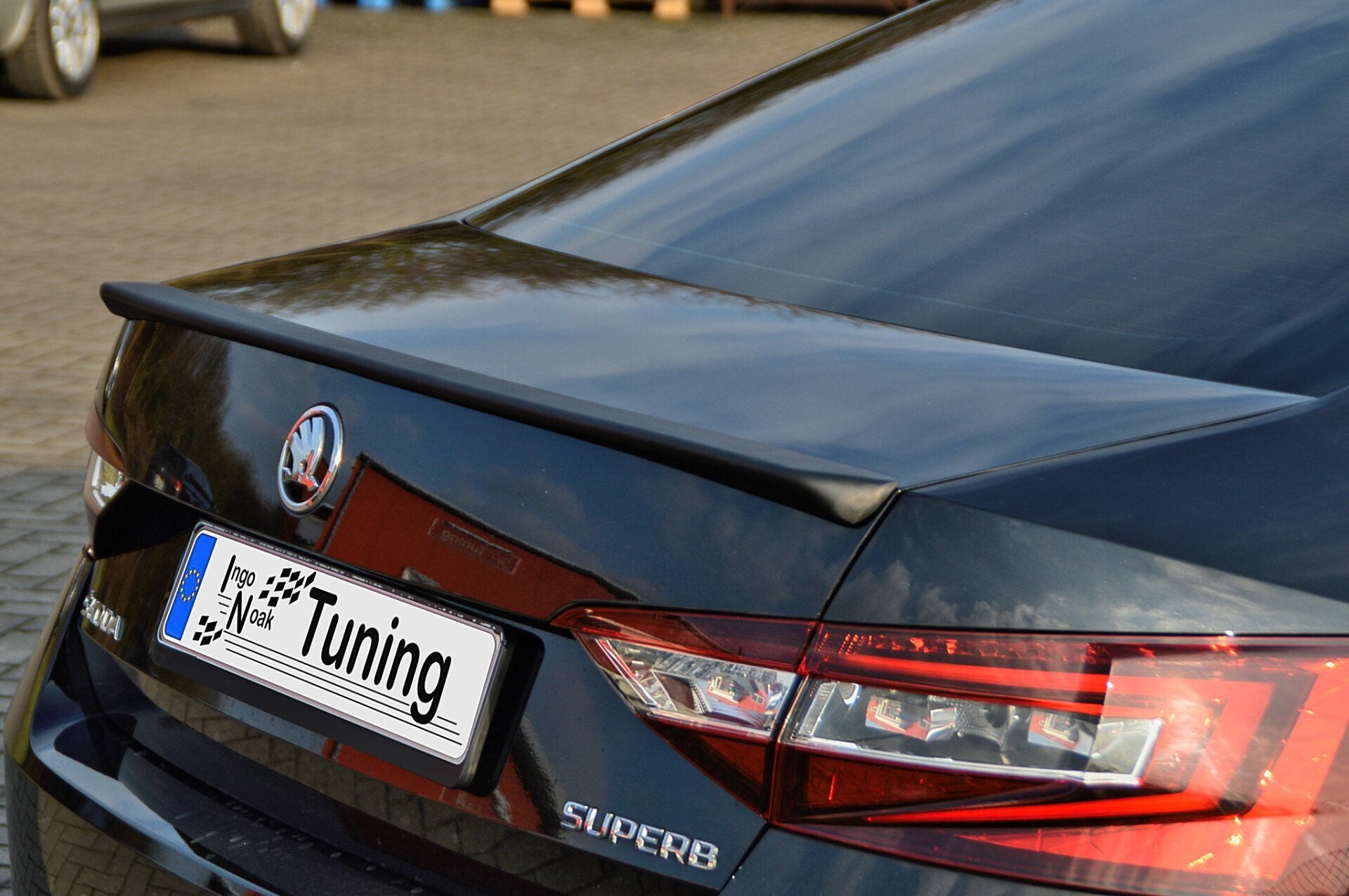 Hecklippe für Skoda Superb 3V Limousine (Schwarz Matt)