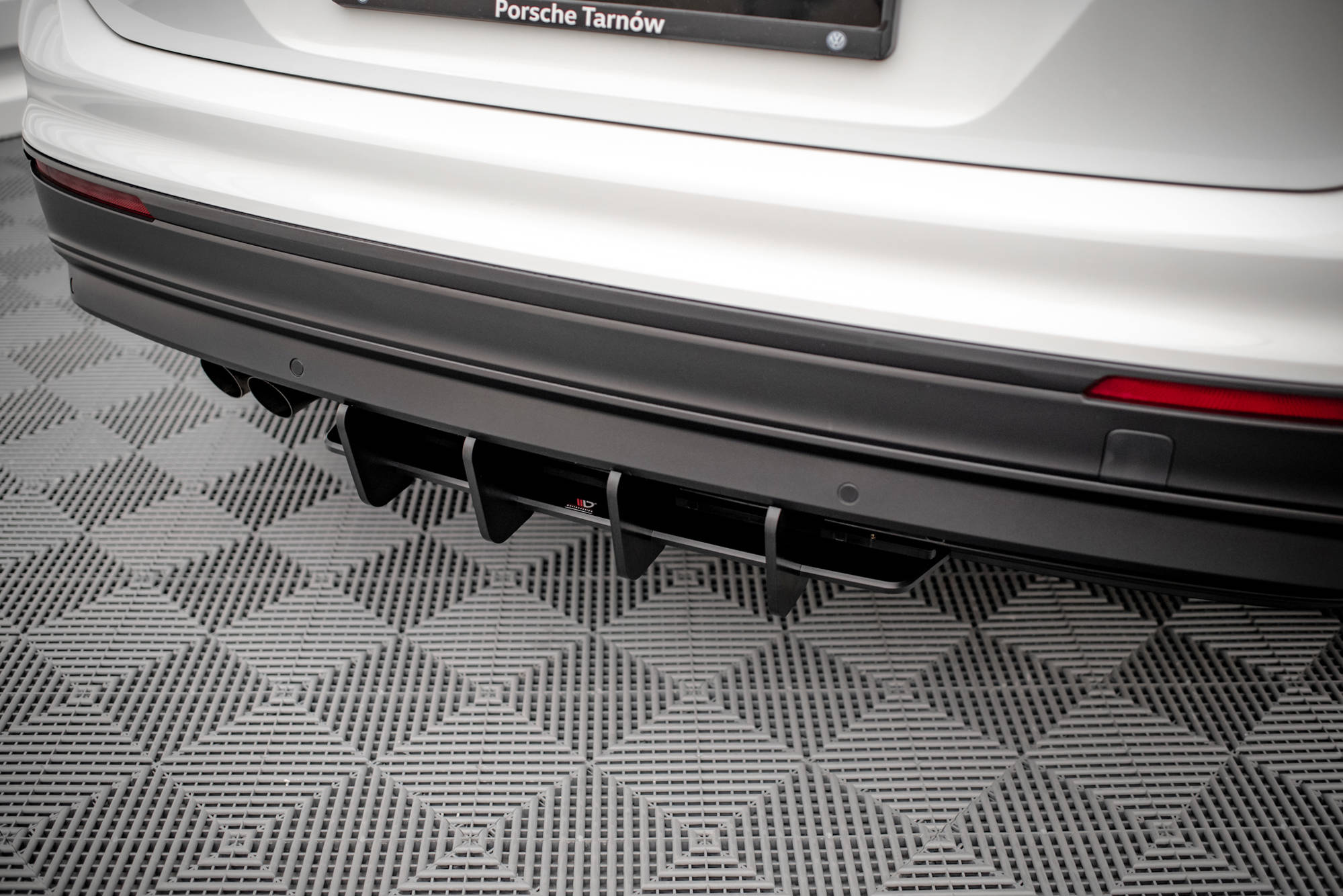 Street Pro Heckschürze Heck Ansatz Diffusor passend für VW Tiguan Mk2 schwarz-rot
