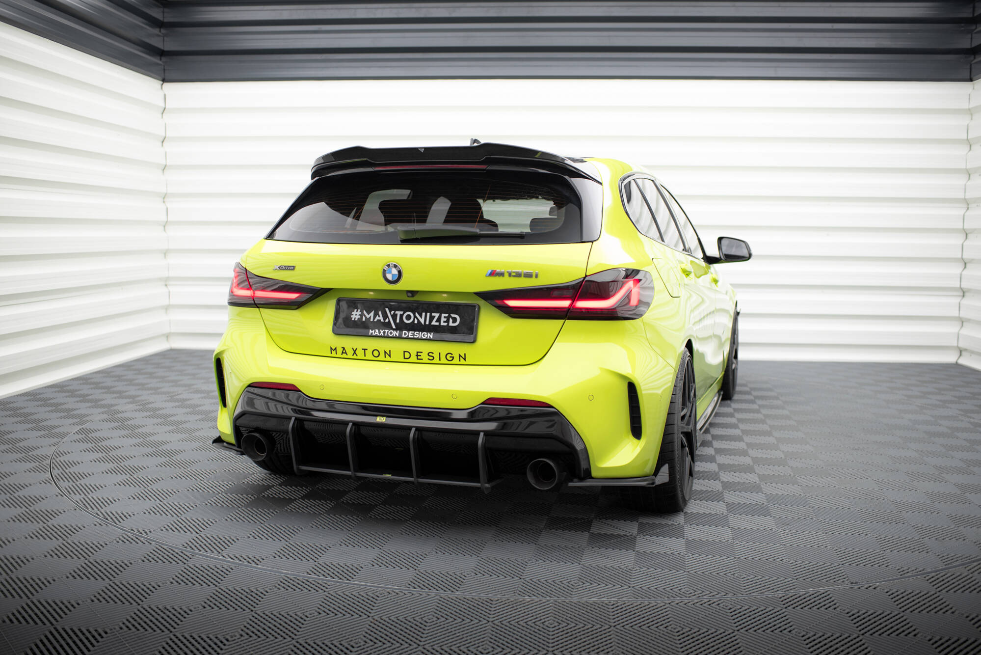 Street Pro Heck Ansatz Flaps V.1 V.1 passend für BMW 1er F40 M-Paket / M135i schwarz Hochglanz
