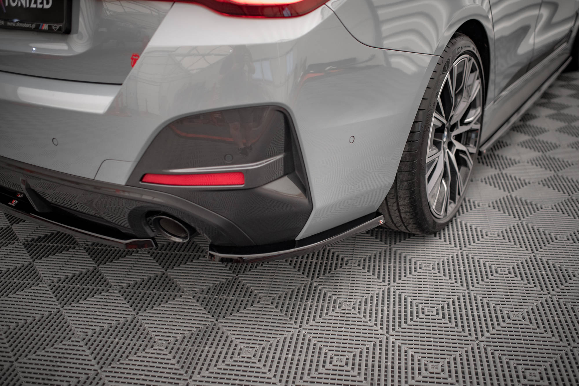 Street+ Heck Ansatz Flaps V.1 passend für BMW 4er Gran Coupe M-Paket G26 schwarz Hochglanz