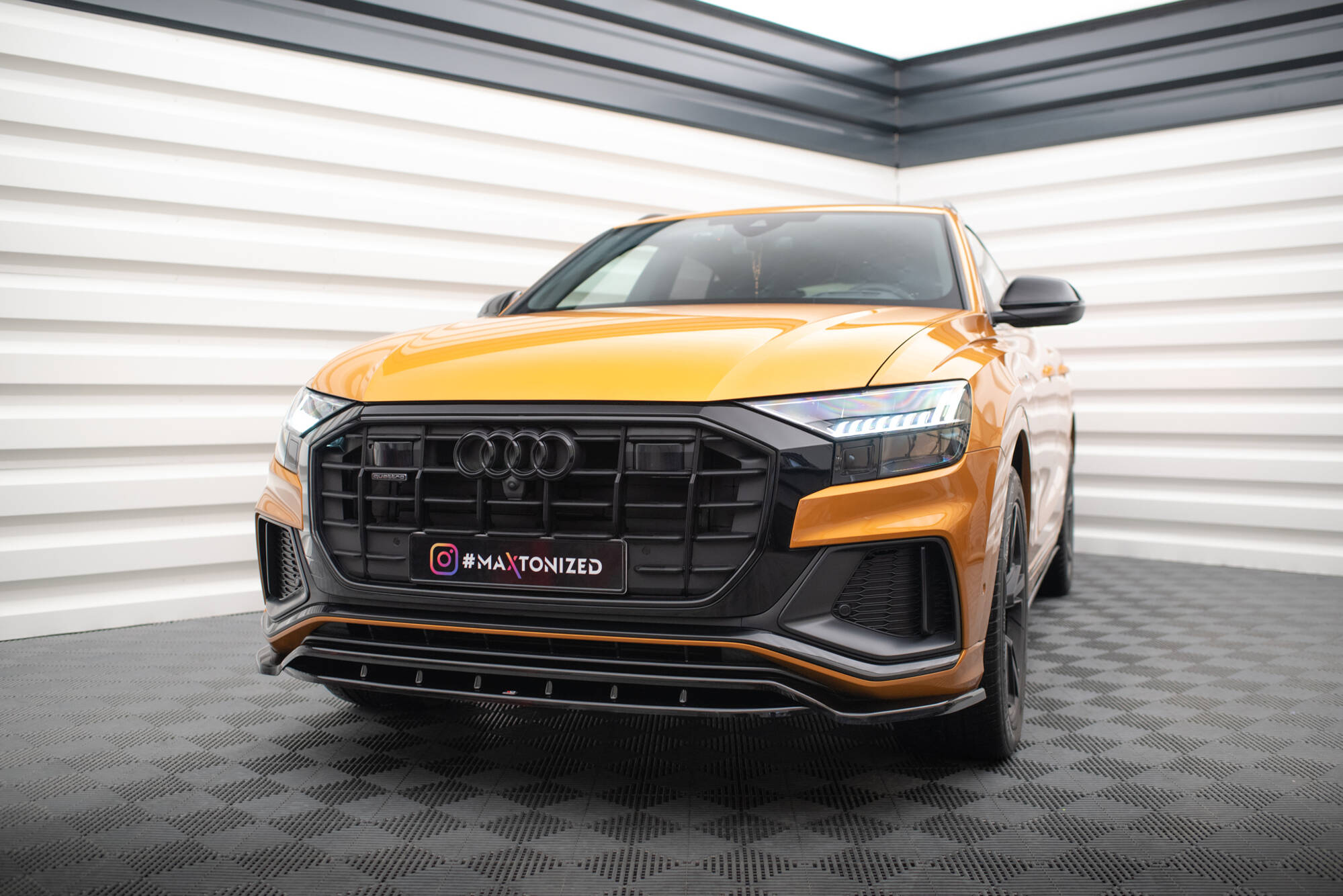 Front Ansatz für V.1 Audi Q8 S-line / SQ8 Mk1 schwarz Hochglanz