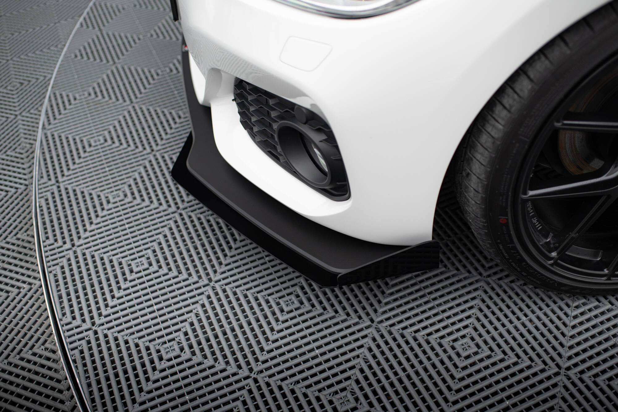 Front Stoßstange Flaps passend für BMW 1er F20 M-Paket FL / M140i schwarz Hochglanz