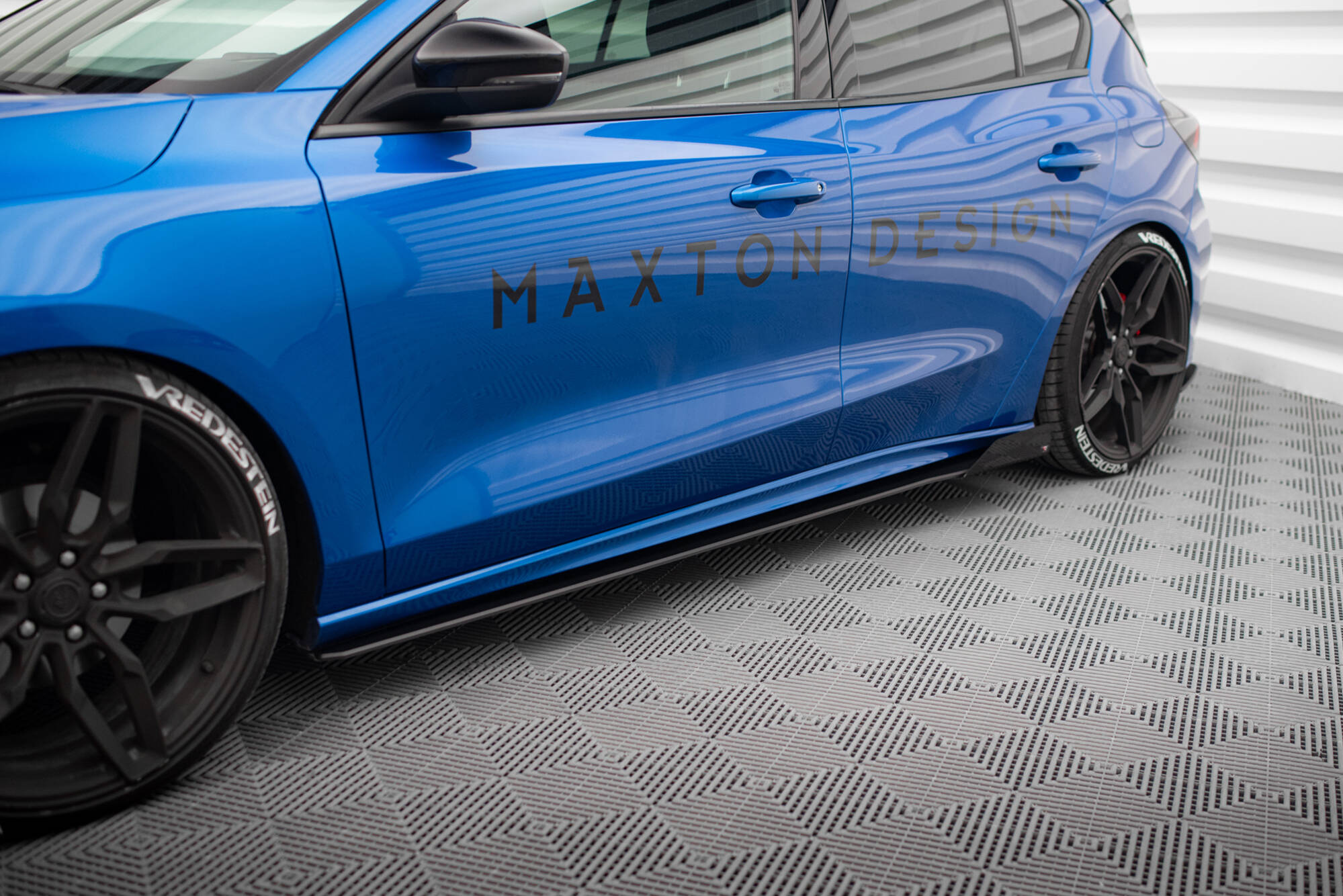 Street Pro Seitenschweller Ansatz + Flaps für Ford Focus ST / ST-Line Mk4 schwarz Hochglanz