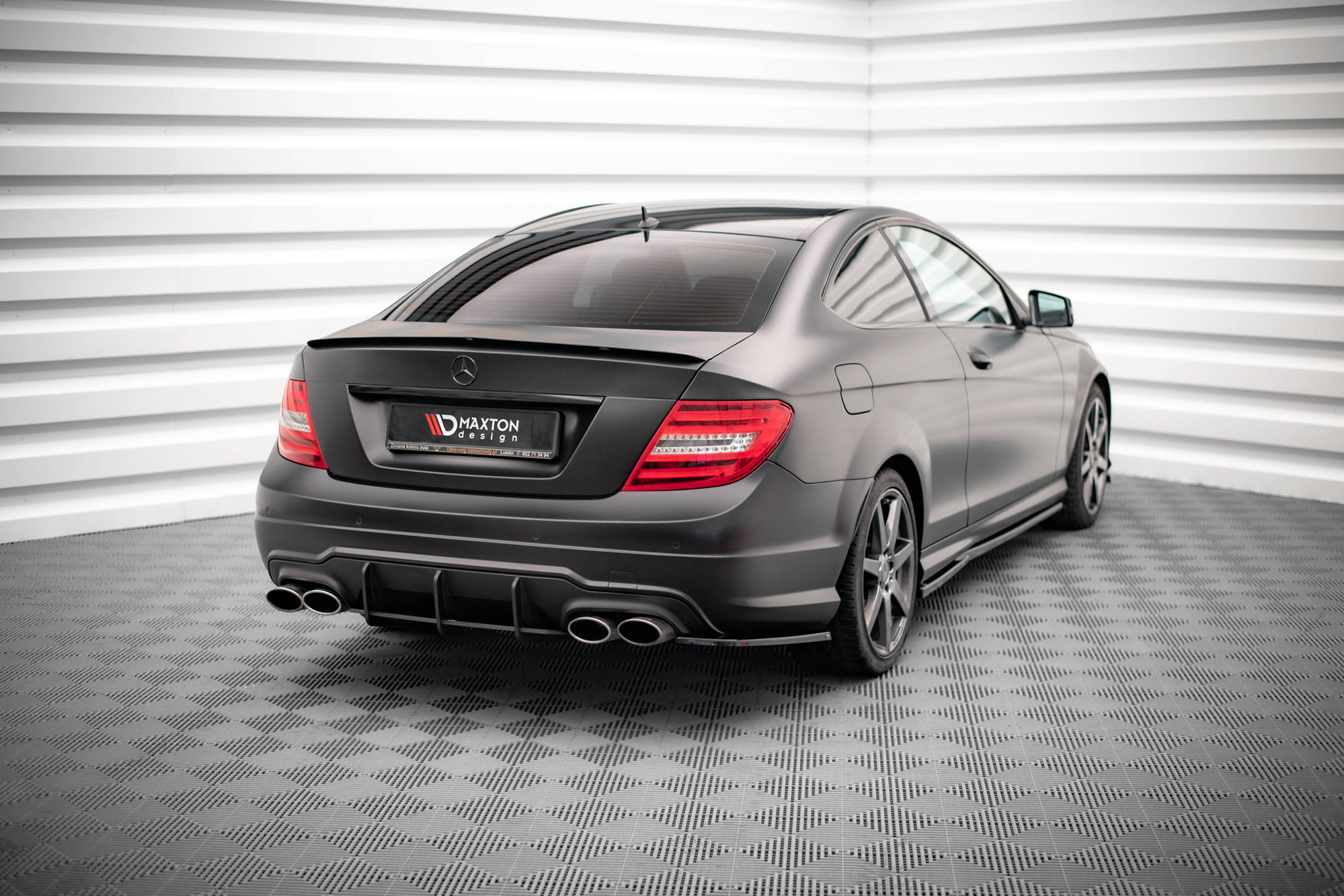 Street+ Heck Ansatz Flaps passend für Mercedes C Coupe / Limousine / Kombi AMG-Line C204 / W204 FL / S204 FL schwarz Hochglanz