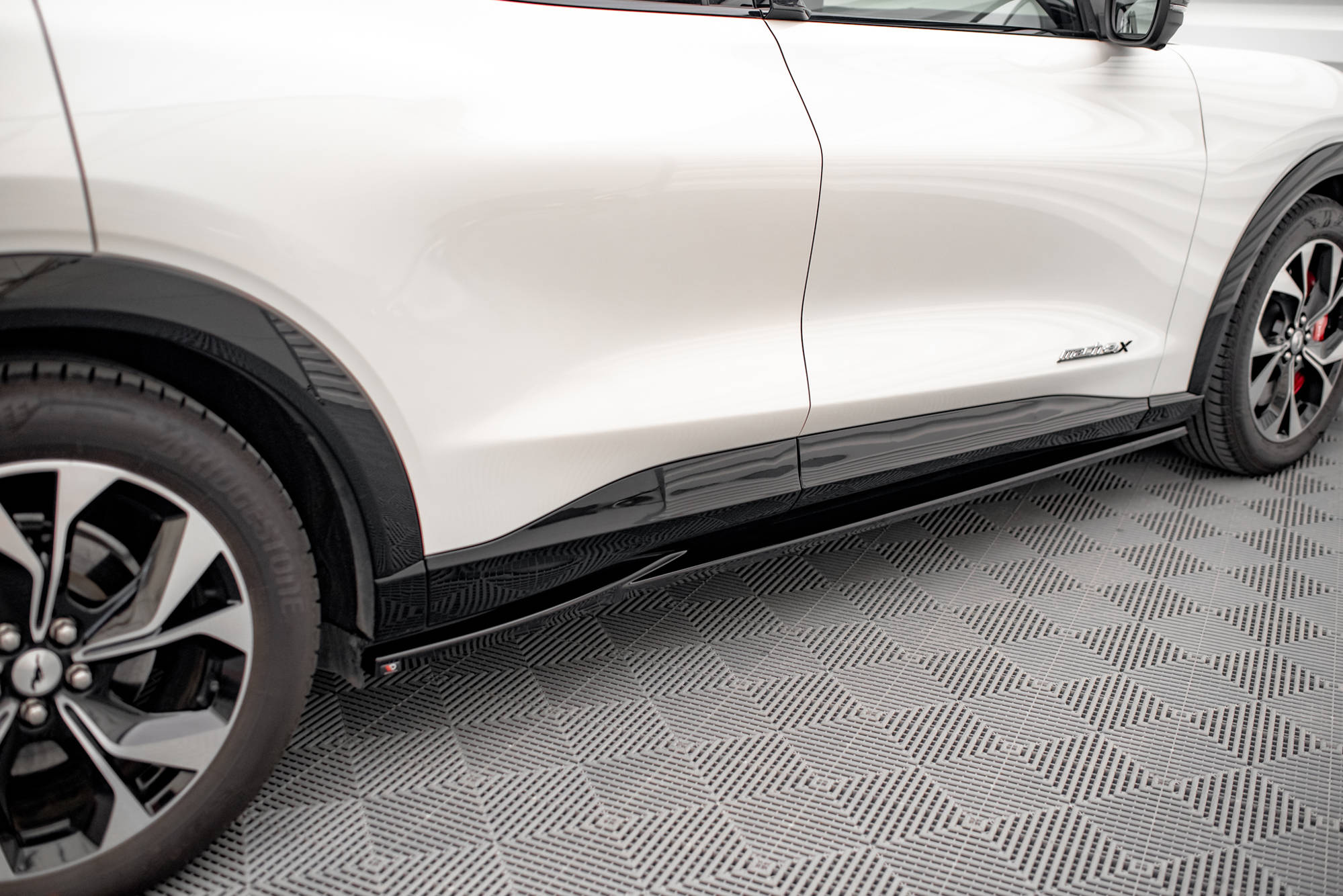 Street+ Seitenschweller Leisten passend für Ford Mustang Mach-E Mk1 schwarz Hochglanz