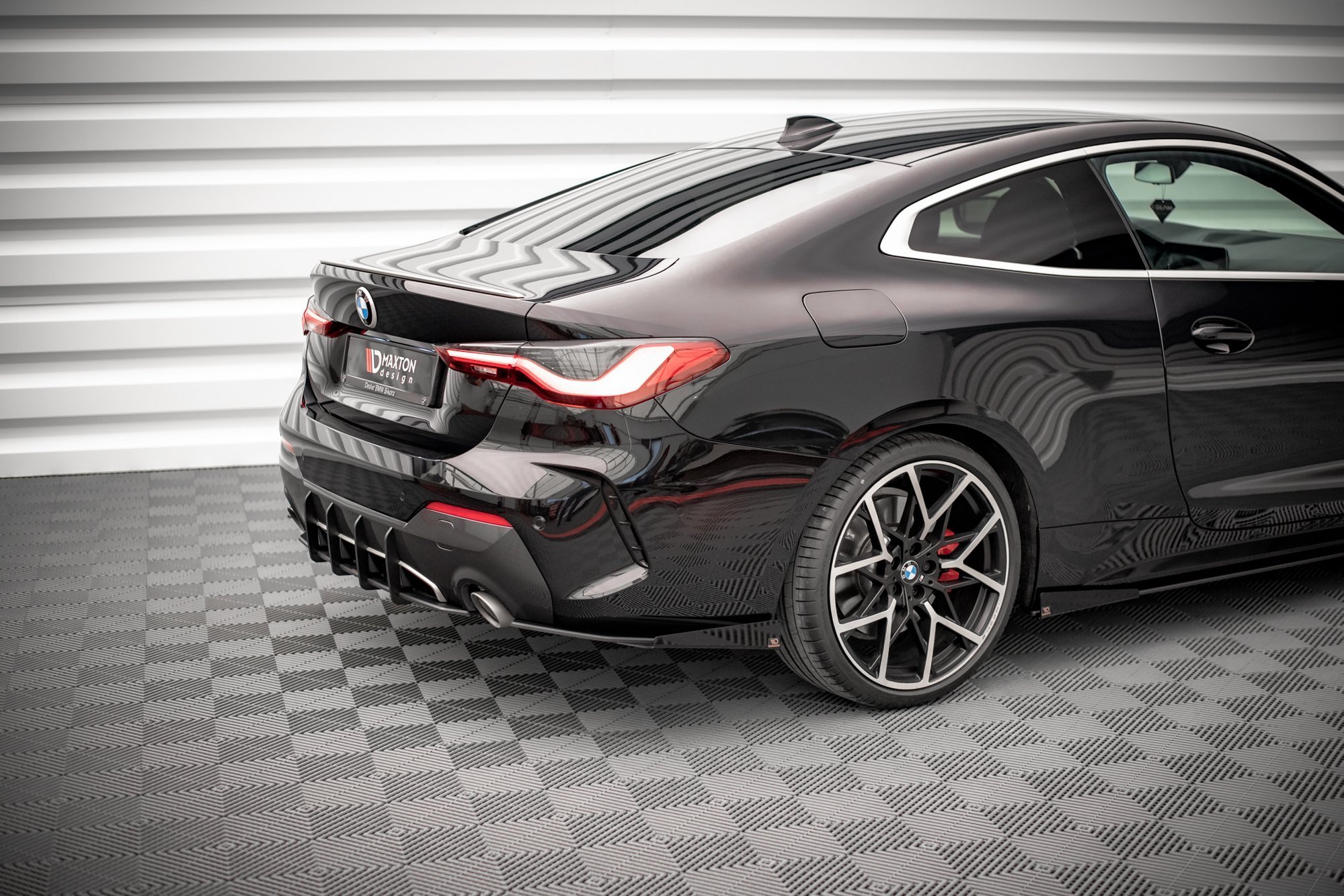 Street Pro Heck Ansatz Flaps passend für BMW 4er M-Paket G22 rot+ Hochglanz Flaps