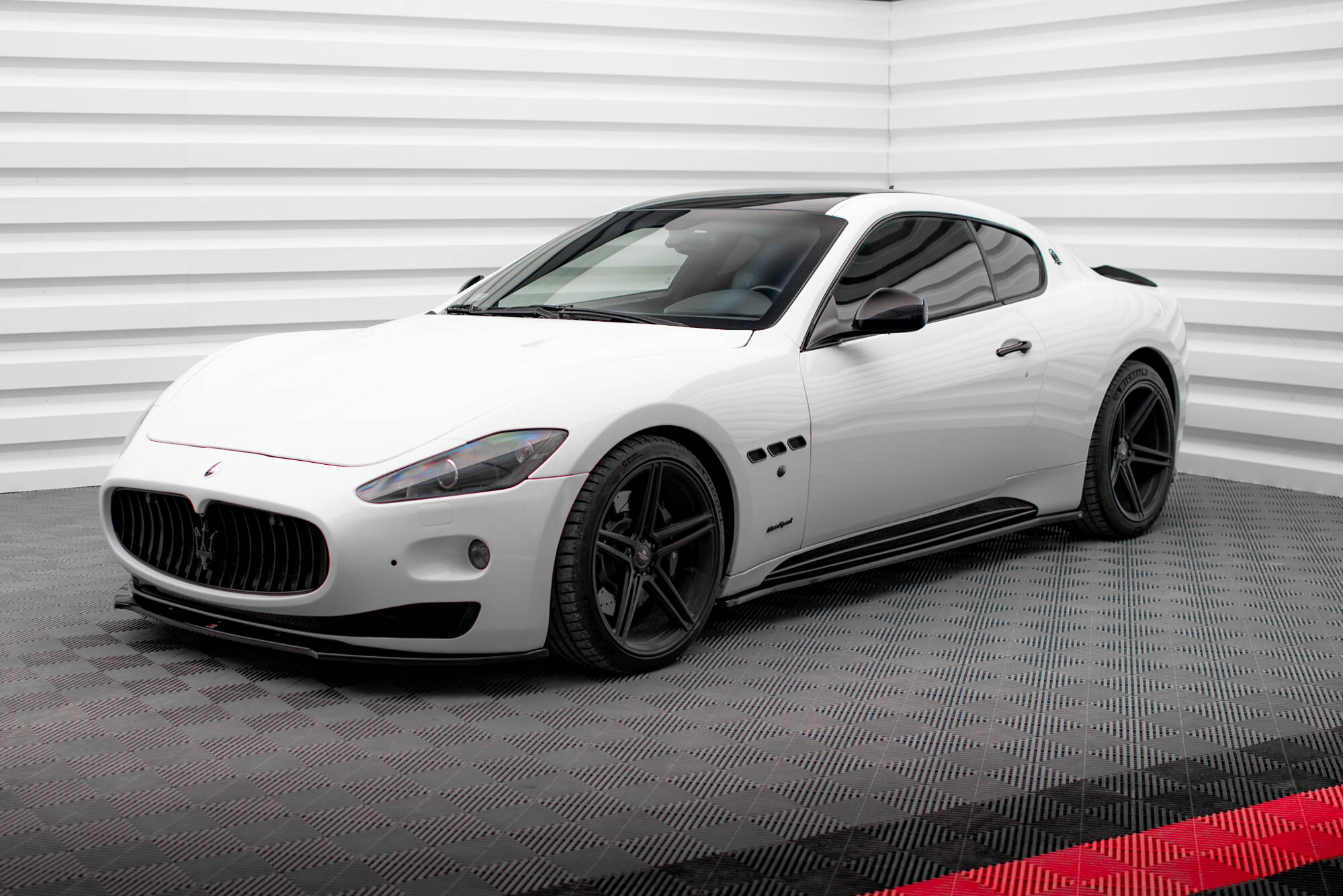 Seitenschweller Ansatz Paar passend für Maserati Granturismo S Mk1 schwarz Hochglanz