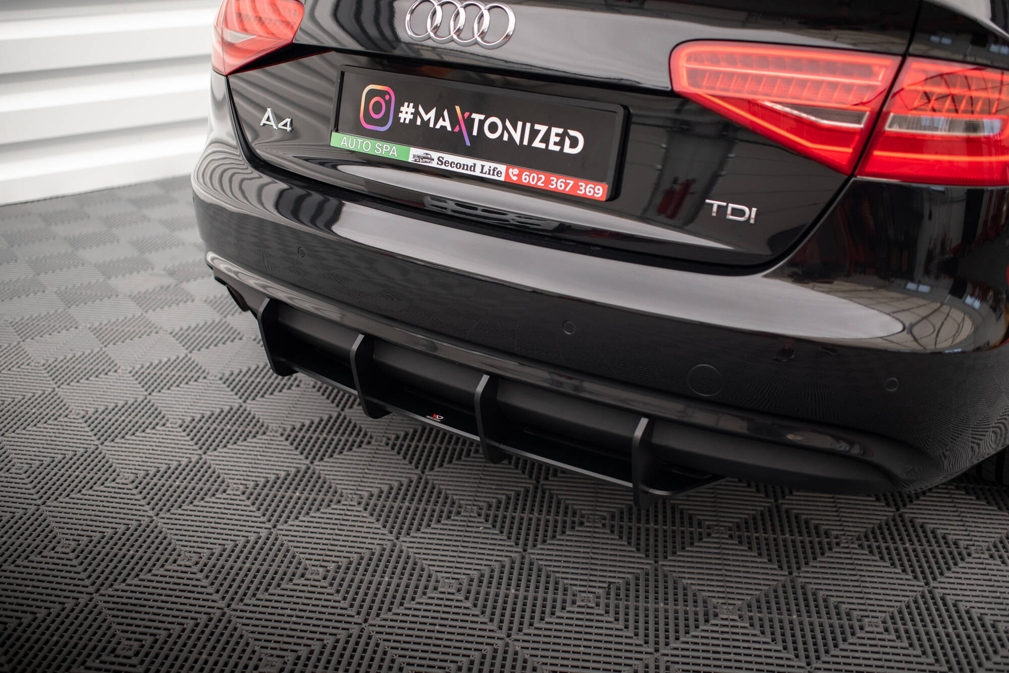 Street Pro Heckschürze Heck Ansatz Diffusor passend für Audi A4 B8 FL rot
