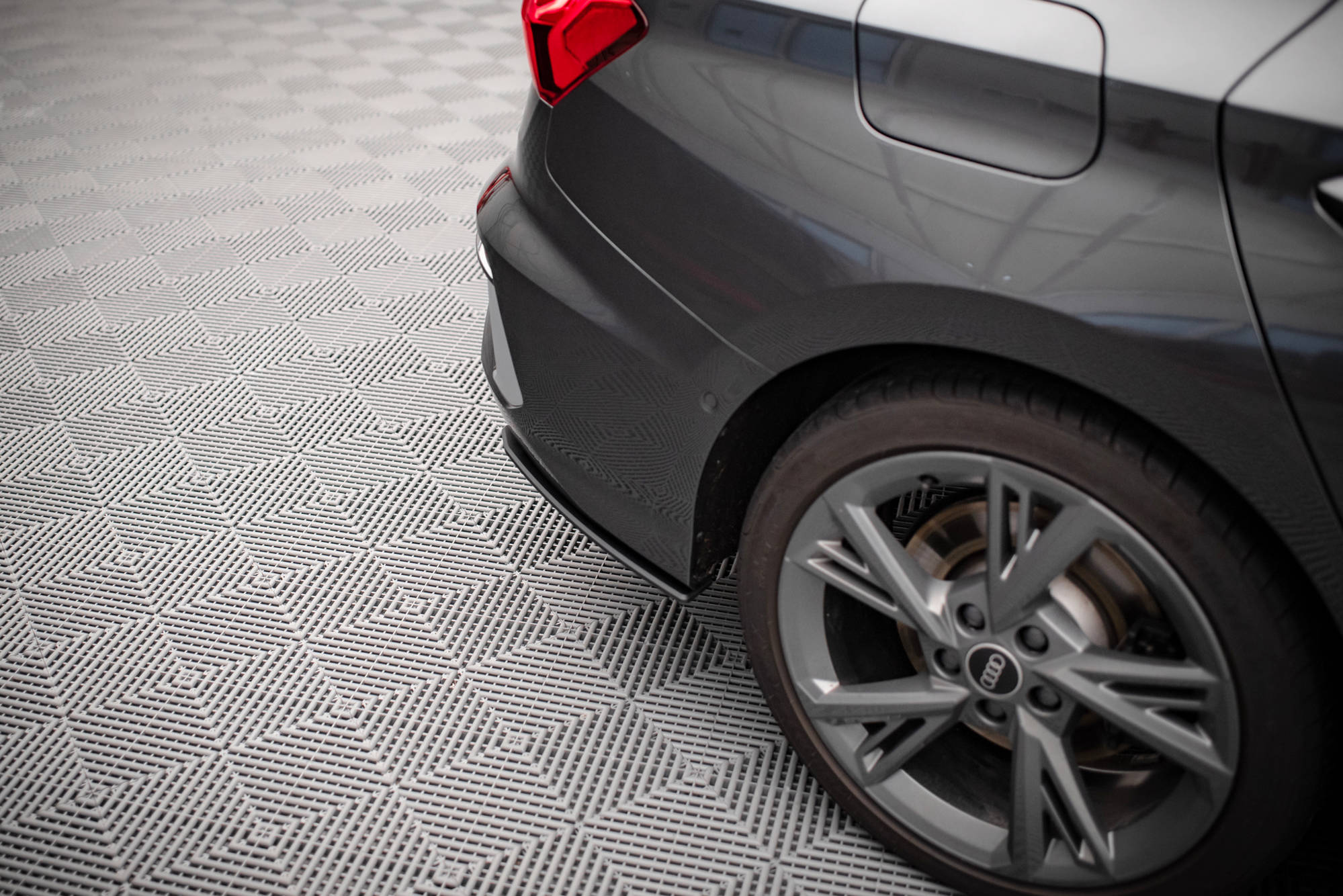 Street Pro Heck Ansatz Diffusor + Flaps passend für Audi S3 Limousine 8Y rot
